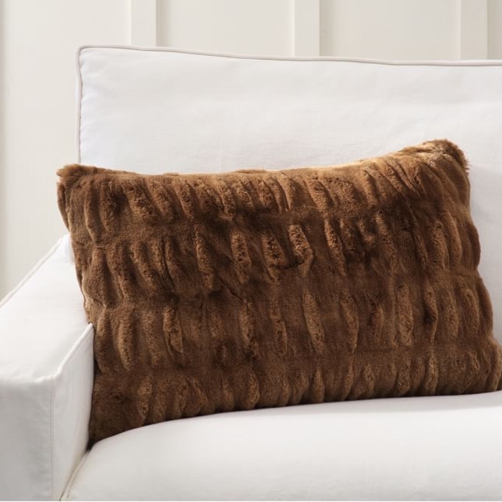 Pottery Barn Cuddly Luxuriously Rich Faux Fur Ruched Brown Lumbar Pillow Cover - Picture 1 of 16